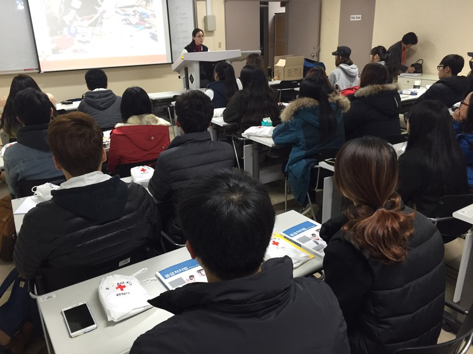 케어기술 강의모습(응급처치)