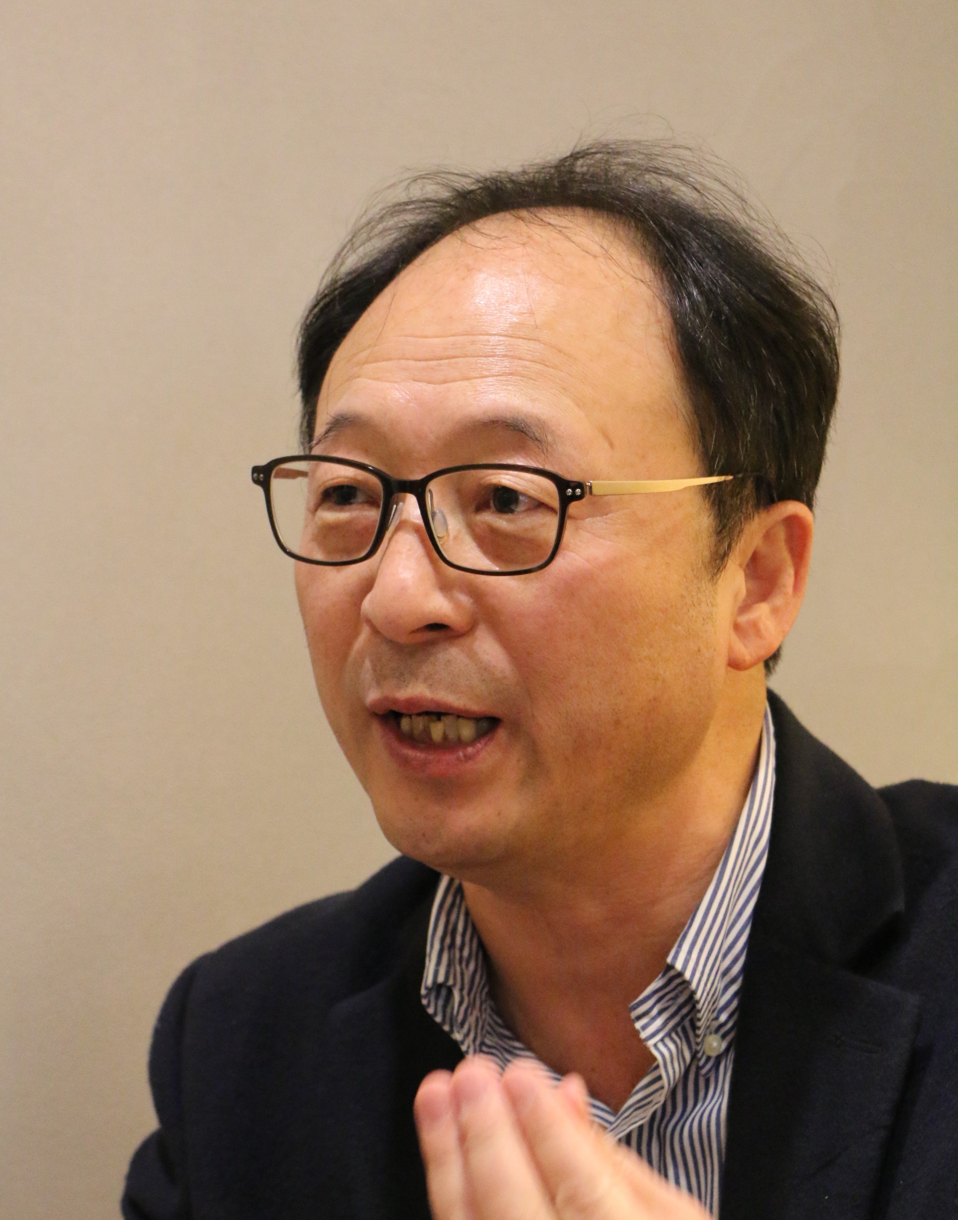 필자